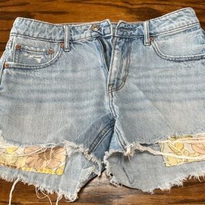 American Eagle Tomgirl Shorts with Floral Pockets Size 2